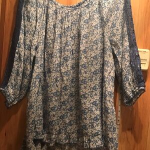 Unique Spectrum 3x blue white floral blouse w lace sleeves and elastic arms